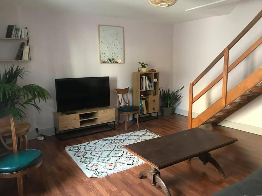 Charmant Appartement Au Calme Avec Parking Besançon Esterno foto